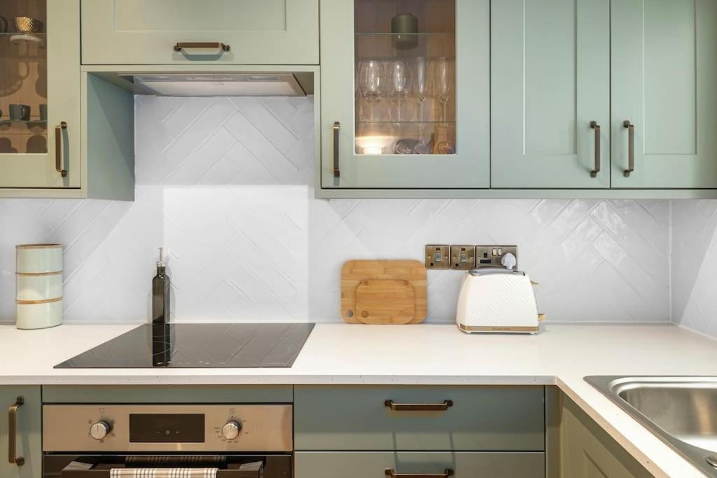 Spacious Apartment - 5 Minutes Walk To Bath Abbey Екстер'єр фото