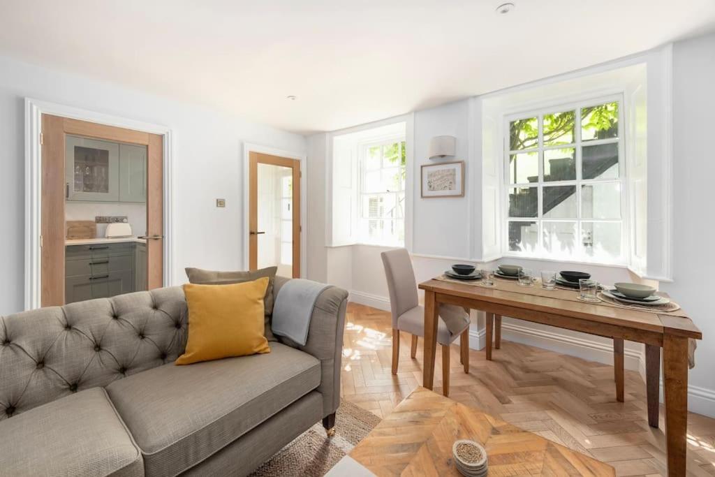 Spacious Apartment - 5 Minutes Walk To Bath Abbey Екстер'єр фото
