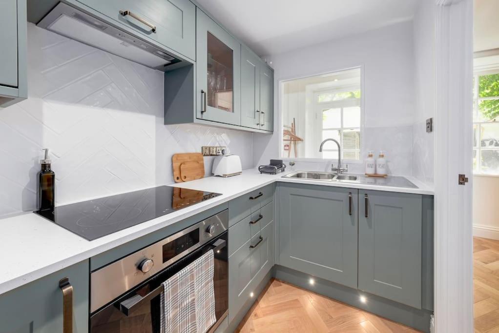 Spacious Apartment - 5 Minutes Walk To Bath Abbey Екстер'єр фото