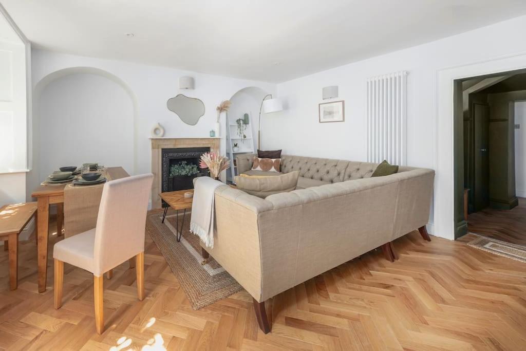 Spacious Apartment - 5 Minutes Walk To Bath Abbey Екстер'єр фото